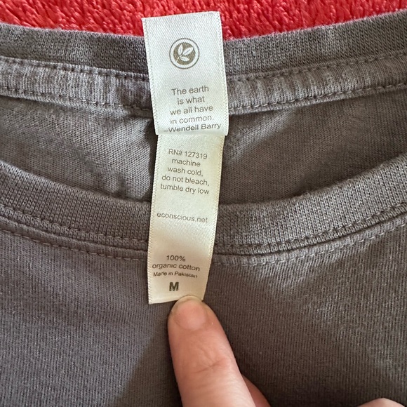 Sea Shepherd Jolly Roger Women’s Gray Long Sleeve Tee Tshirt M - Picture 2 of 7